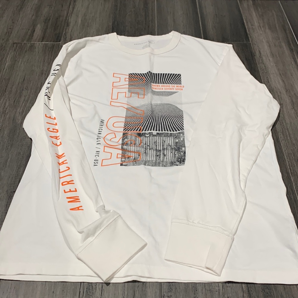 Mens American Eagle standard fit long sleeve graphic tee